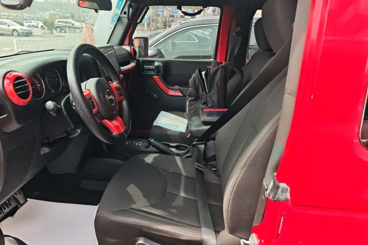 Used Jeep Wrangler 2016 3.6L Four-Door Rubicon U.S. Spec Left Front Seat