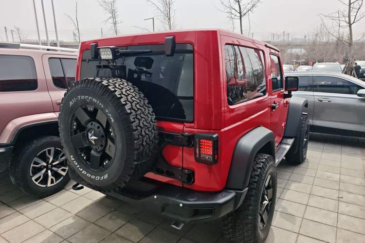 Used Jeep Wrangler 2016 3.6L Four-Door Rubicon U.S. Spec Rear Right 45 Deg