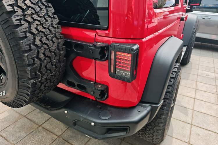 Used Jeep Wrangler 2016 3.6L Four-Door Rubicon U.S. Spec Right Rear Taillight