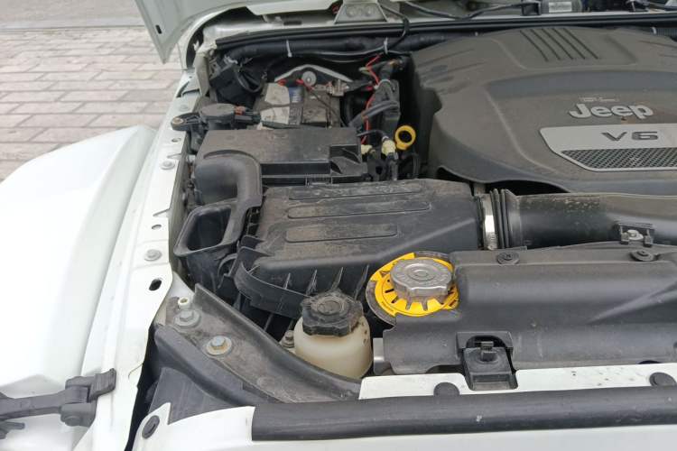 Used Jeep Wrangler 2016 3.0L Sahara 75th Anniversary Edition Engine Bay Right