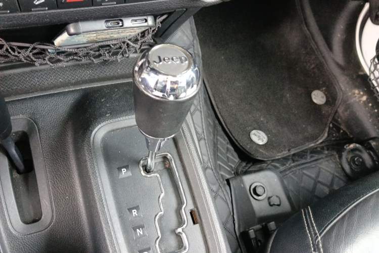 Used Jeep Wrangler 2016 3.0L Sahara 75th Anniversary Edition Gear Lever