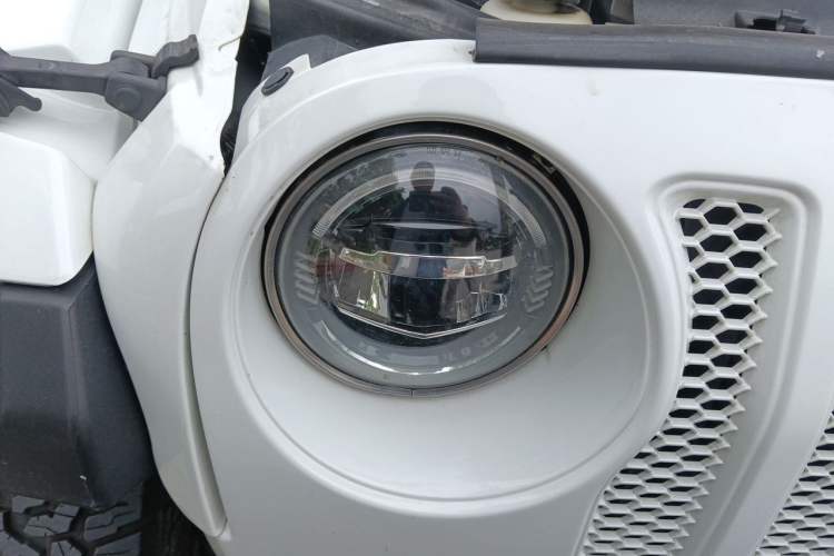 Used Jeep Wrangler 2016 3.0L Sahara 75th Anniversary Edition Right Front Headlight