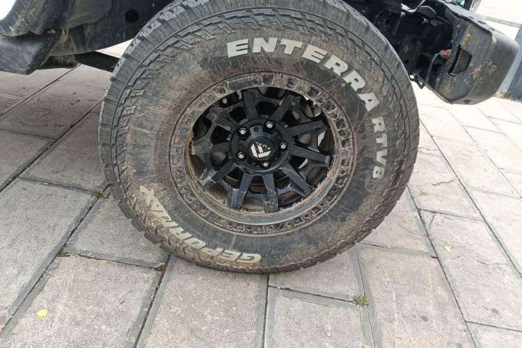 Used Jeep Wrangler 2016 3.0L Sahara 75th Anniversary Edition Right Front Wheel Hub