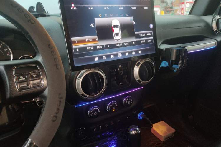 Used Jeep Wrangler 2017 3.0L Sahara Four-Door Comfort Edition Audio And AC Panel