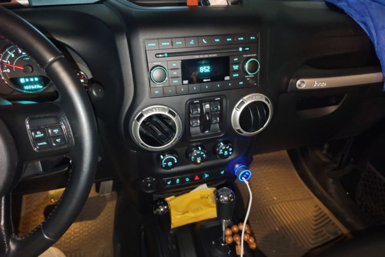 Used Jeep Wrangler 2017 3.6L Rubicon Four-Door Comfort Edition Audio And AC Panel