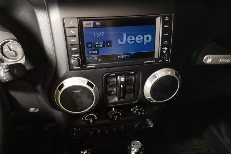 Used Jeep Wrangler 2017 3.0L Sahara Four-Door Comfort Edition Audio And AC Panel
