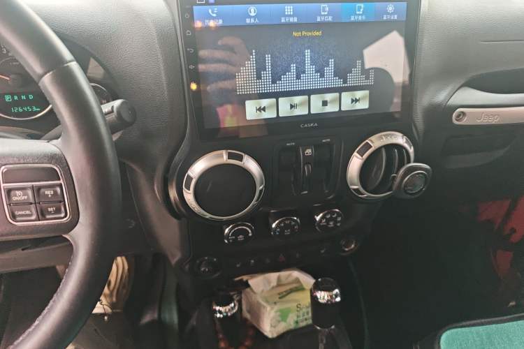 Used Jeep Wrangler 2017 3.6L Rubicon Four-Door Comfort Edition Audio And AC Panel