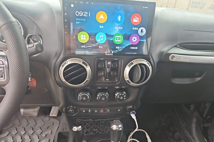 Used Jeep Wrangler 2017 3.0L Sahara Four-Door Comfort Edition Audio And AC Panel