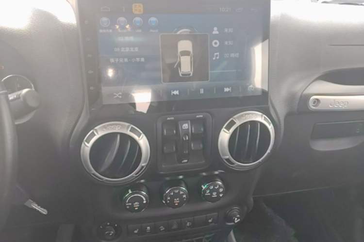 Used Jeep Wrangler 2017 3.0L Sahara Four-Door Comfort Edition Audio And AC Panel
