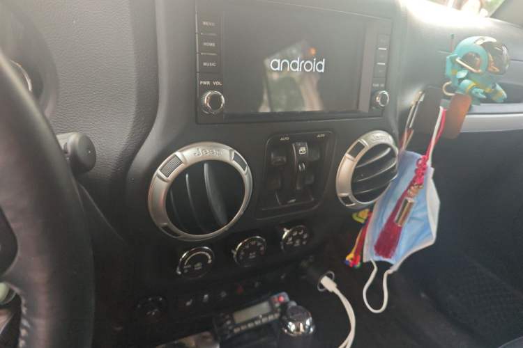 Used Jeep Wrangler 2017 3.0L Sahara Four-Door Comfort Edition Audio And AC Panel