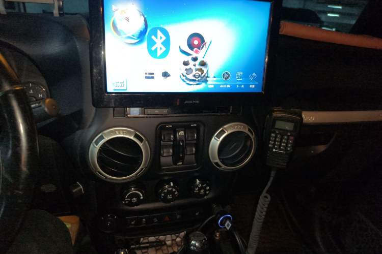 Used Jeep Wrangler 2017 3.0L Sahara Four-Door Comfort Edition Audio And AC Panel