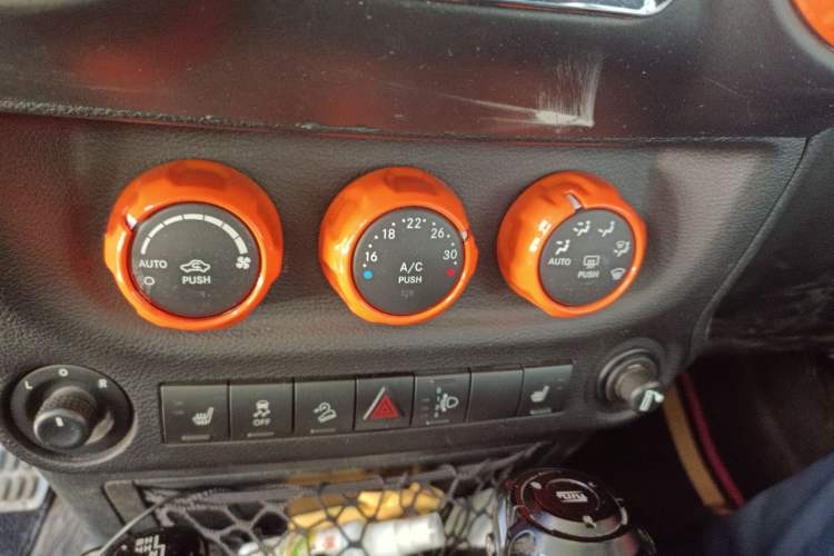 Used Jeep Wrangler 2017 3.0L Sahara Four-Door Comfort Edition Audio And AC Panel