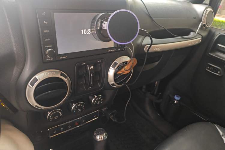Used Jeep Wrangler 2017 3.6L Rubicon Four-Door Comfort Edition Audio And AC Panel