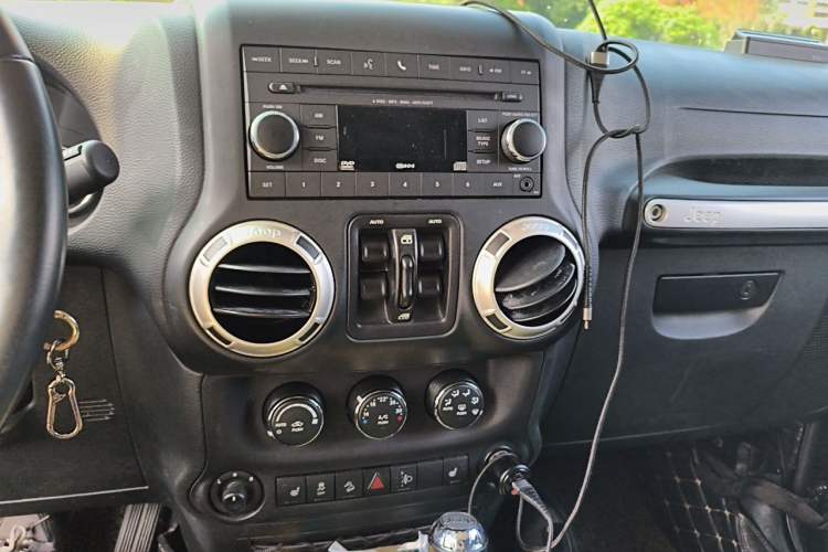 Used Jeep Wrangler 2017 3.0L Sahara Four-Door Comfort Edition Audio And AC Panel
