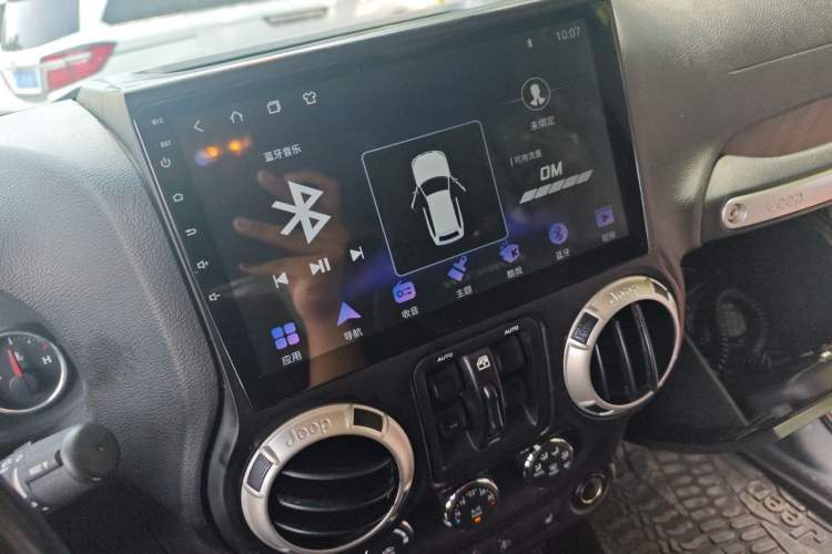 Used Jeep Wrangler 2017 3.6L Rubicon Four-Door Comfort Edition Audio And AC Panel
