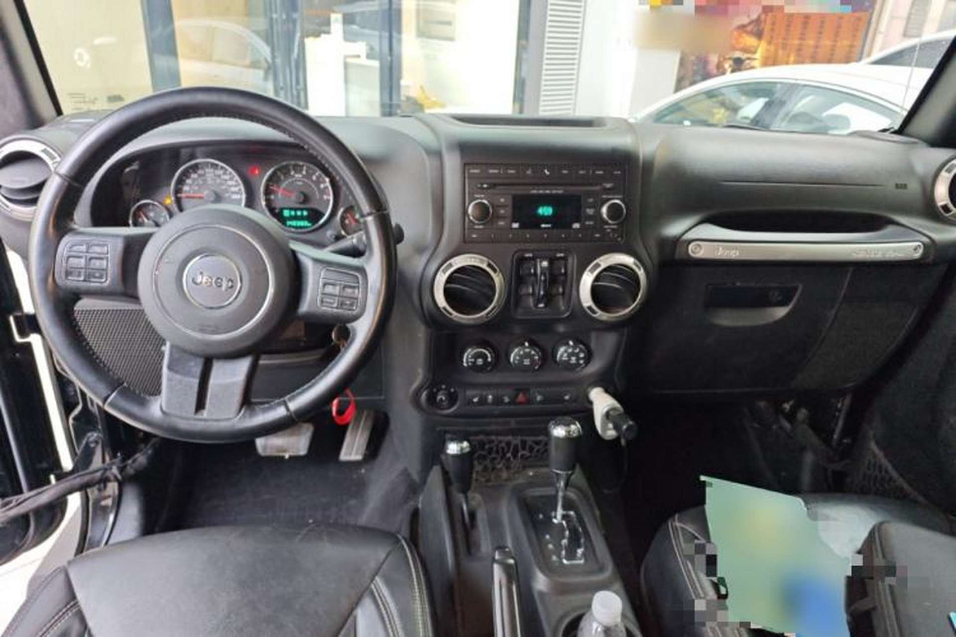 Used Jeep Wrangler 2017 3.0L Sahara Four-Door Comfort Edition Center Console