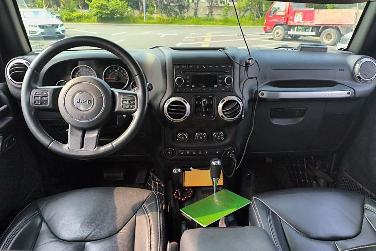 Used Jeep Wrangler 2017 3.0L Sahara Four-Door Comfort Edition Center Console