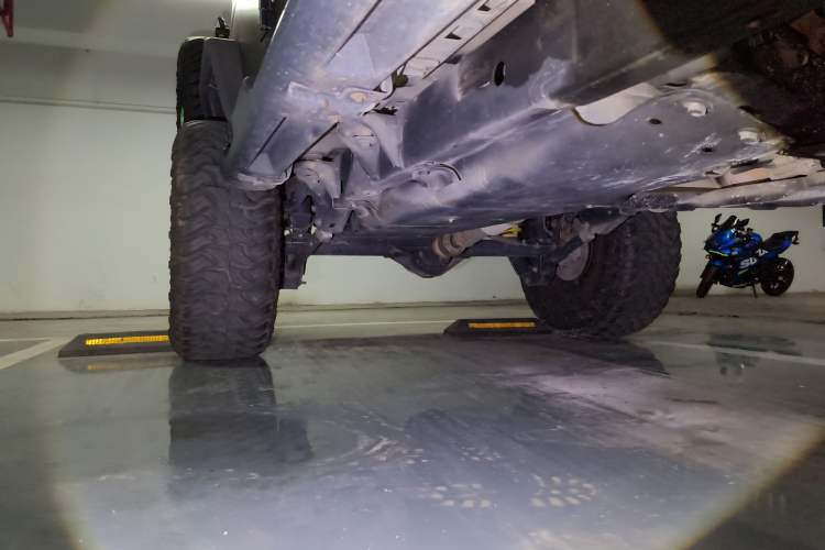 Used Jeep Wrangler 2017 3.0L Sahara Four-Door Comfort Edition Chassis Front Right