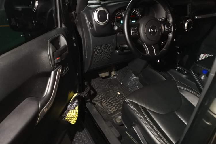 Used Jeep Wrangler 2017 3.0L Sahara Four-Door Comfort Edition Driver Seat
