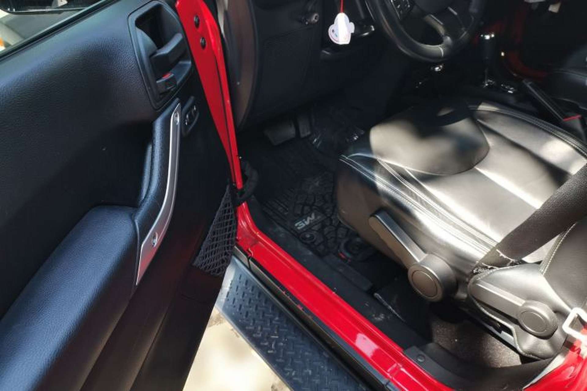 Used Jeep Wrangler 2017 3.0L Sahara Four-Door Comfort Edition Driver Seat
