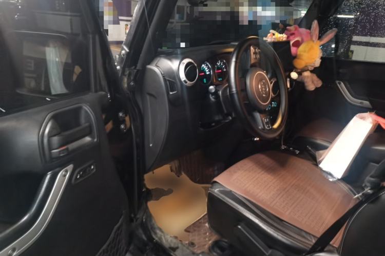 Used Jeep Wrangler 2017 3.0L Sahara Four-Door Comfort Edition Driver Seat