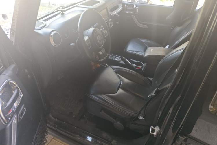 Used Jeep Wrangler 2017 3.6L Rubicon Four-Door Comfort Edition Driver Seat