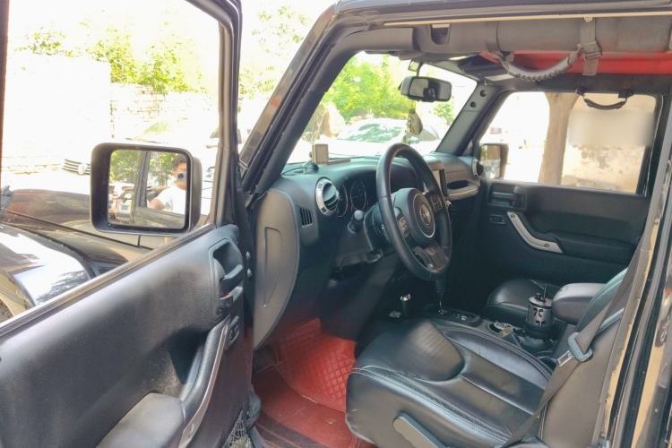 Used Jeep Wrangler 2017 3.0L Sahara Four-Door Comfort Edition Driver Seat