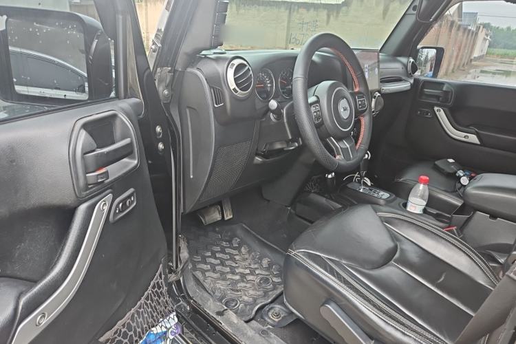Used Jeep Wrangler 2017 3.0L Sahara Four-Door Comfort Edition Driver Seat