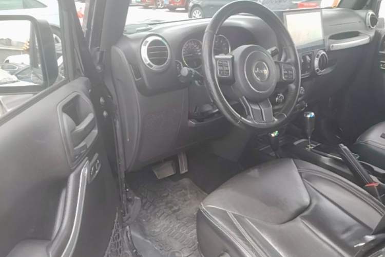 Used Jeep Wrangler 2017 3.0L Sahara Four-Door Comfort Edition Driver Seat