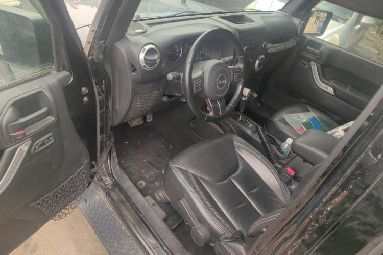 Used Jeep Wrangler 2017 3.0L Sahara Four-Door Comfort Edition Driver Seat