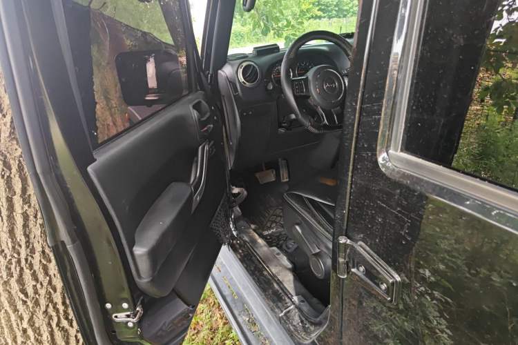 Used Jeep Wrangler 2017 3.6L Rubicon Four-Door Comfort Edition Driver Seat