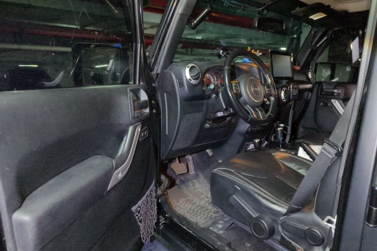 Used Jeep Wrangler 2017 3.0L Sahara Four-Door Comfort Edition Driver Seat