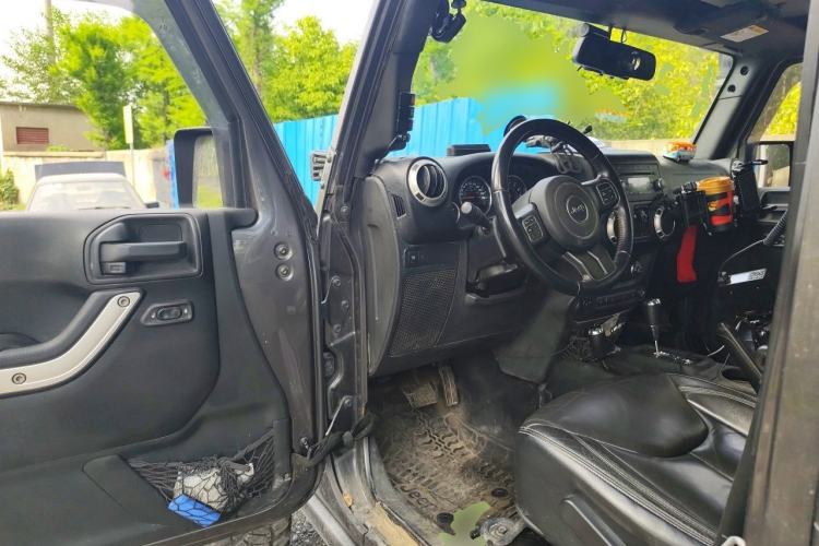 Used Jeep Wrangler 2017 3.6L Rubicon Four-Door Comfort Edition Driver Seat