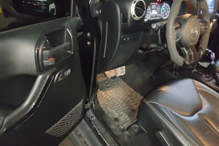Used Jeep Wrangler 2017 3.6L Rubicon Four-Door Comfort Edition Driver Seat