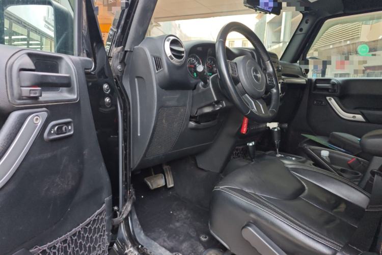 Used Jeep Wrangler 2017 3.0L Sahara Four-Door Comfort Edition Driver Seat