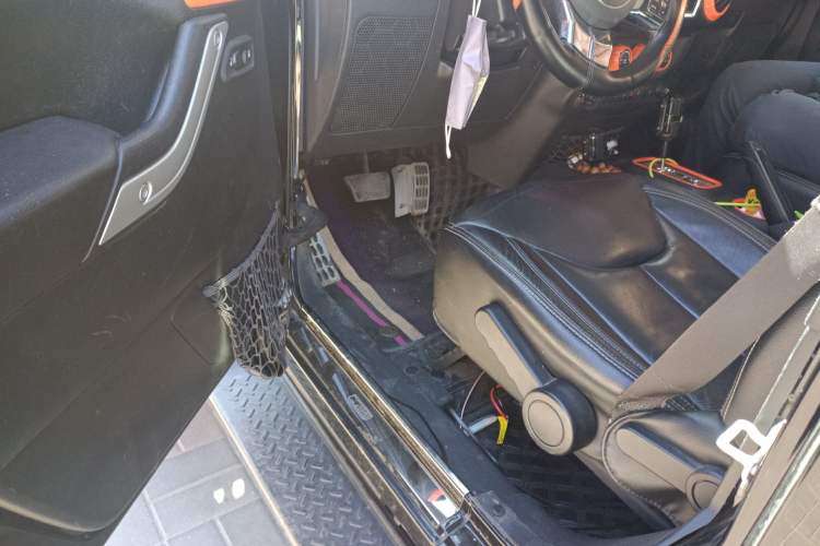 Used Jeep Wrangler 2017 3.0L Sahara Four-Door Comfort Edition Driver Seat