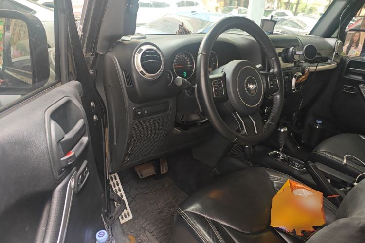 Used Jeep Wrangler 2017 3.6L Rubicon Four-Door Comfort Edition Driver Seat