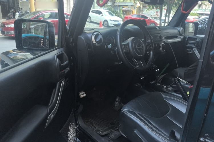 Used Jeep Wrangler 2017 3.0L Sahara Four-Door Comfort Edition Driver Seat
