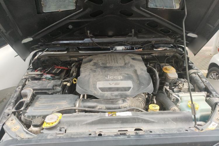 Used Jeep Wrangler 2017 3.0L Sahara Four-Door Comfort Edition Engine Bay