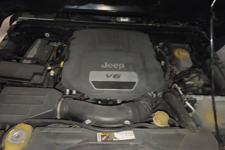 Used Jeep Wrangler 2017 3.6L Rubicon Four-Door Comfort Edition Engine Bay