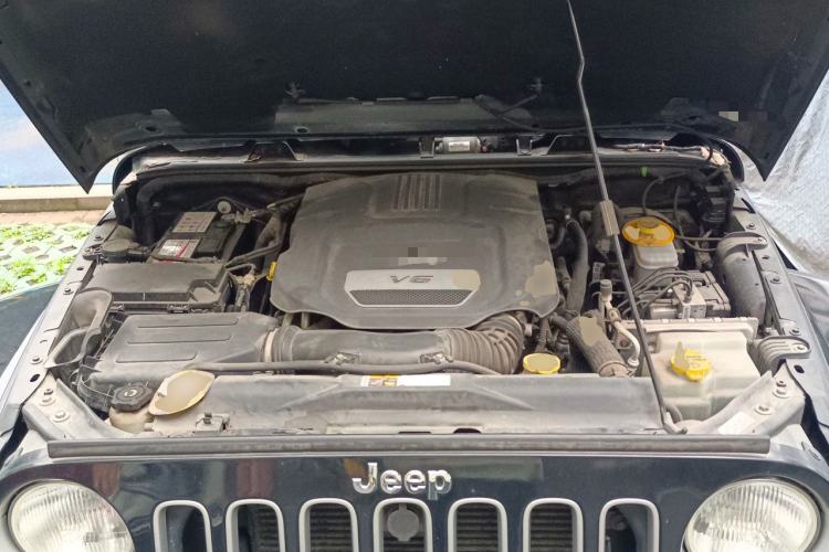 Used Jeep Wrangler 2017 3.0L Sahara Four-Door Comfort Edition Engine Bay