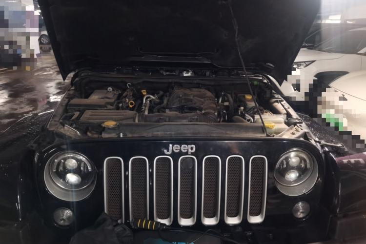 Used Jeep Wrangler 2017 3.0L Sahara Four-Door Comfort Edition Engine Bay