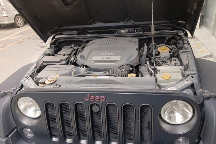 Used Jeep Wrangler 2017 3.6L Rubicon Recon 10th Anniversary Limited Collector's Edition Engine Bay