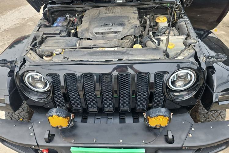 Used Jeep Wrangler 2017 3.0L Sahara Four-Door Comfort Edition Engine Bay