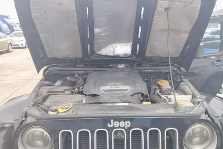Used Jeep Wrangler 2017 3.0L Sahara Four-Door Comfort Edition Engine Bay