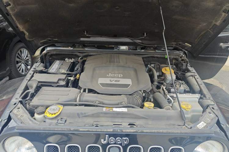Used Jeep Wrangler 2017 3.0L Sahara Four-Door Comfort Edition Engine Bay