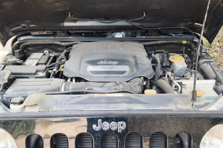 Used Jeep Wrangler 2017 3.6L Rubicon Four-Door Comfort Edition Engine Bay