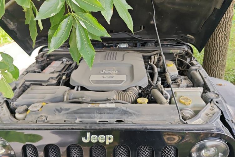 Used Jeep Wrangler 2017 3.6L Rubicon Four-Door Comfort Edition Engine Bay