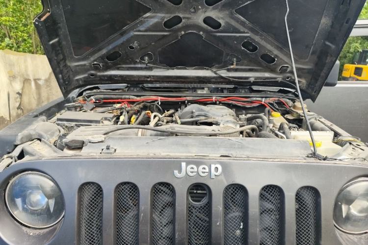Used Jeep Wrangler 2017 3.6L Rubicon Four-Door Comfort Edition Engine Bay