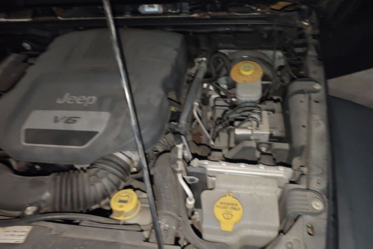 Used Jeep Wrangler 2017 3.6L Rubicon Four-Door Comfort Edition Engine Bay Left